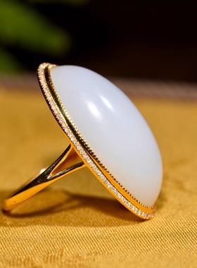 新疆和田白玉羊脂白玉戒指18K金镶嵌围钻老料椭圆形蛋面女款