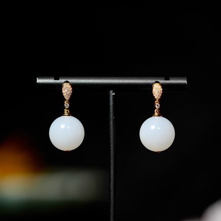 新疆和田白玉18k金亮金满钻镶嵌耳针款卡14mm圆珠女时尚耳环耳坠