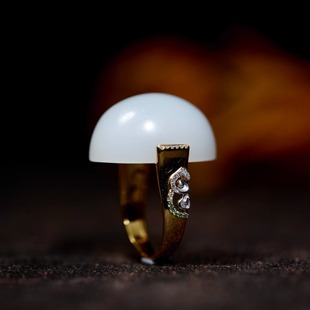 新疆和田白玉戒指18K金戒臂镂空葫芦老料椭圆形饱满蛋面女款指环