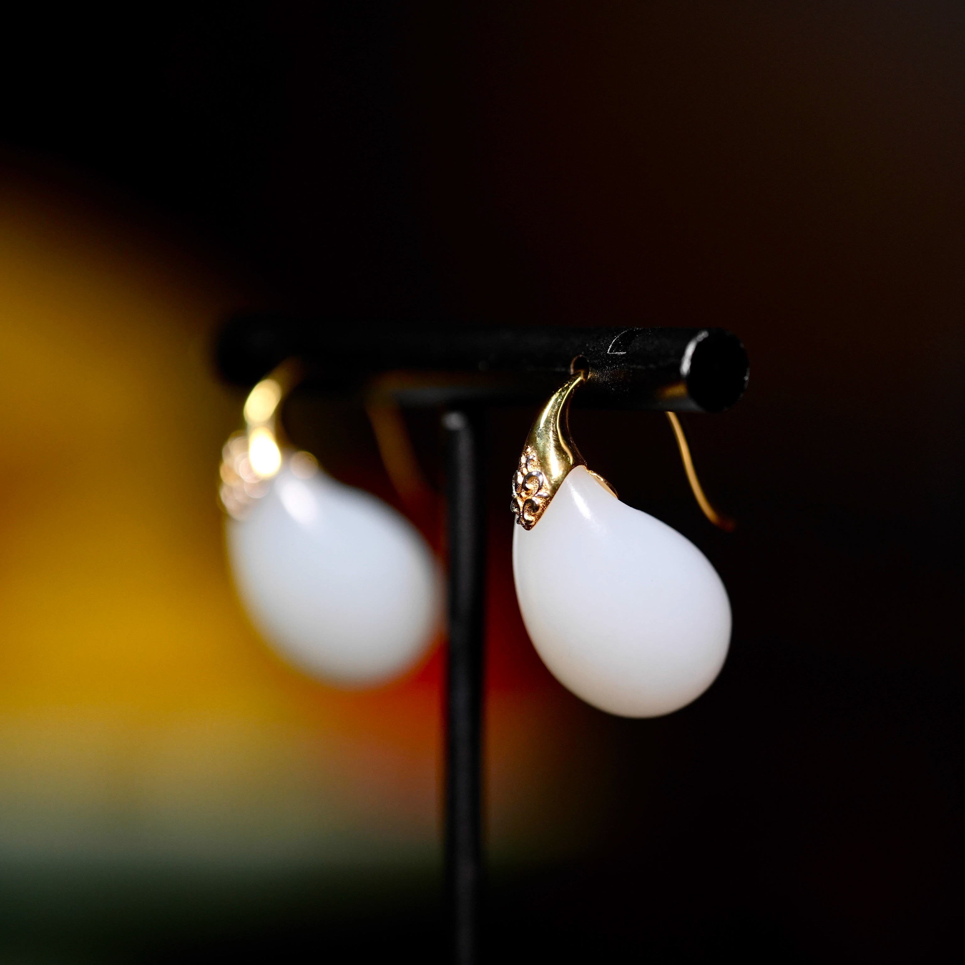 新疆和田白玉耳环苏工精雕18k金钻石镶嵌肉嘟嘟水滴耳饰女款耳坠