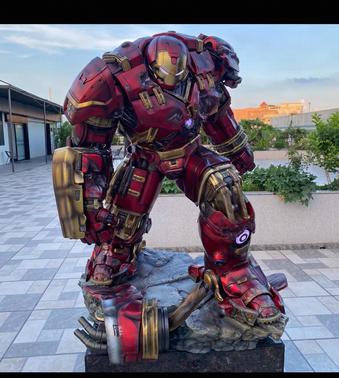 Hot Toys反浩克装甲全身像战损版雕像模型摆件Mk44