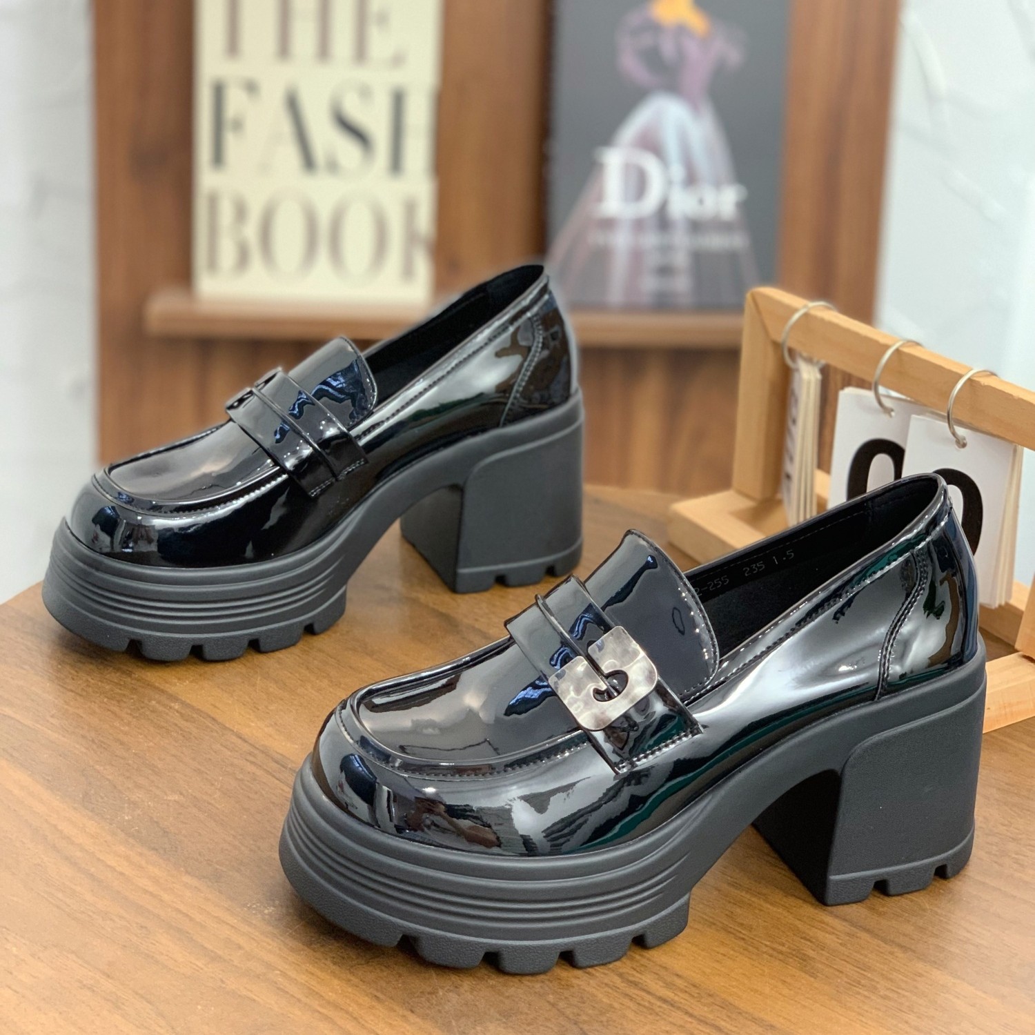 英伦风方头漆皮百搭小皮鞋女2025秋季新款松糕一脚蹬乐福鞋女单鞋,女鞋,深口单鞋,淘宝优惠券,粉丝福利购,淘宝优惠卷