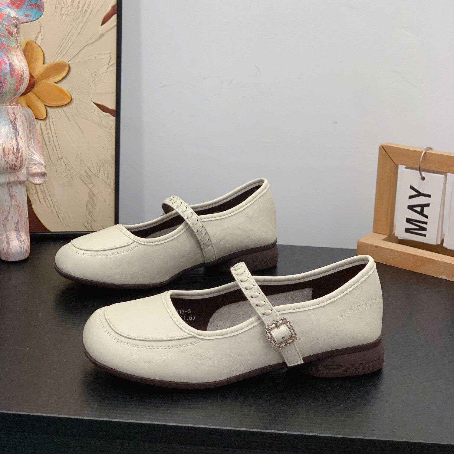 平底复古风玛丽珍鞋女2026春夏新款一字带扣软底百搭配裙子小皮鞋