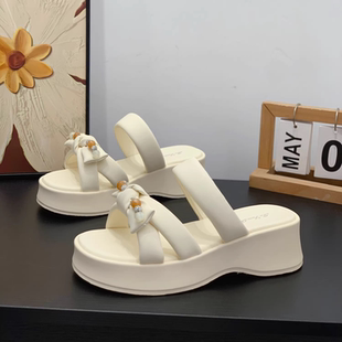 厚底拖鞋女夏外穿一字拖2026新款小香风配裙子海边度假沙滩凉拖鞋