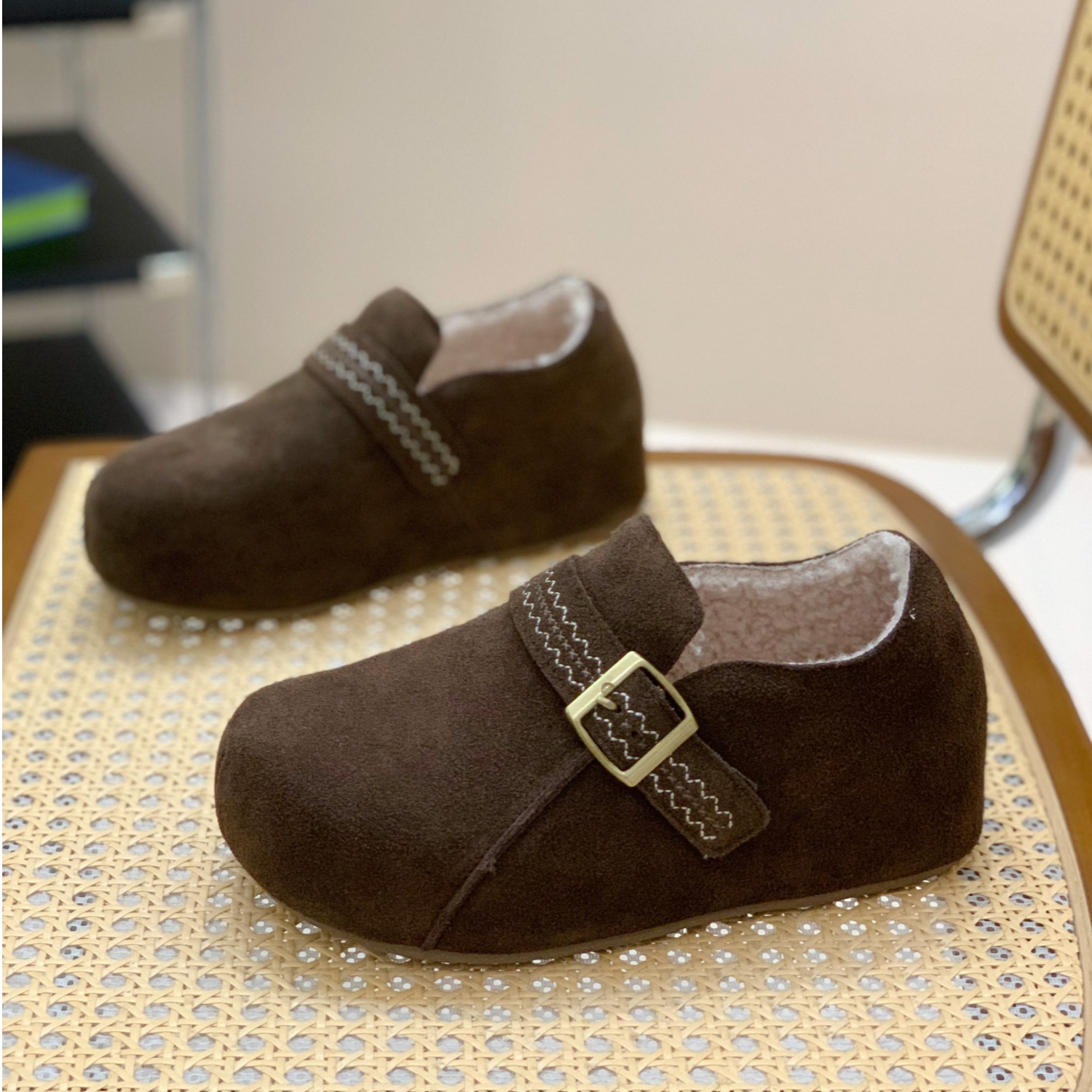 圆头显腿细时尚潮流高级感勃肯鞋