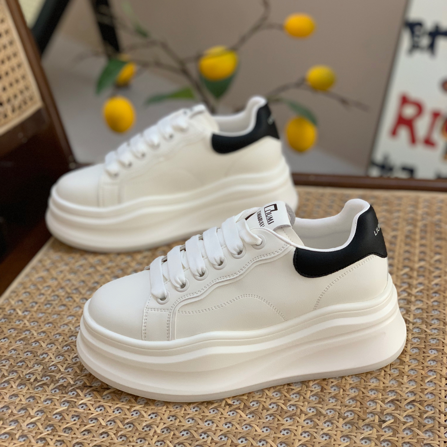 小个子配裙子松糕板鞋轻便小白鞋