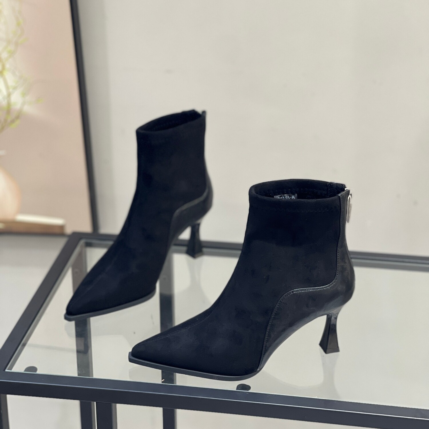 复古绒面弹力瘦瘦靴女2025新款尖头细跟高跟短靴冬季加绒时装靴子