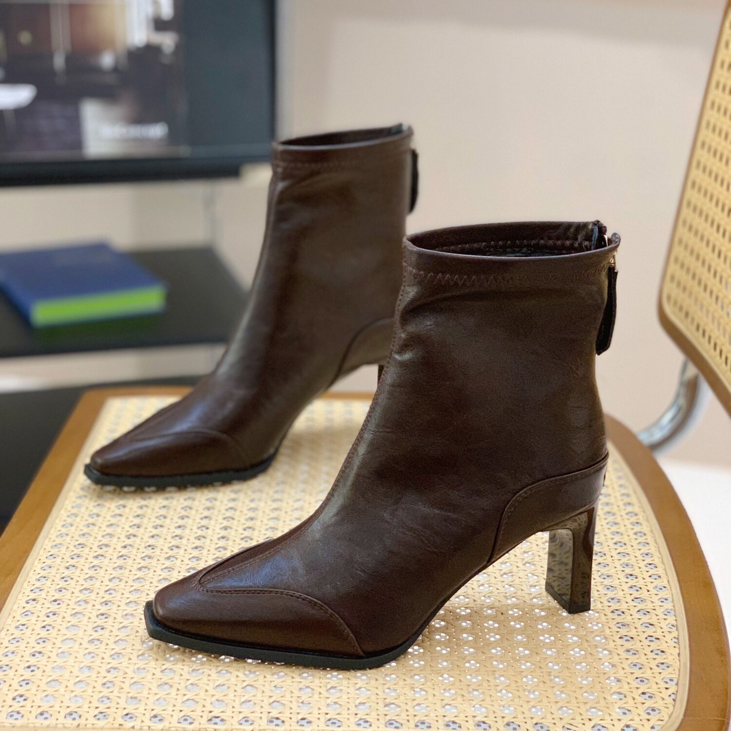 6CM粗跟马丁靴女2025秋冬新款复古英伦弹力瘦瘦靴配裙子高跟短靴