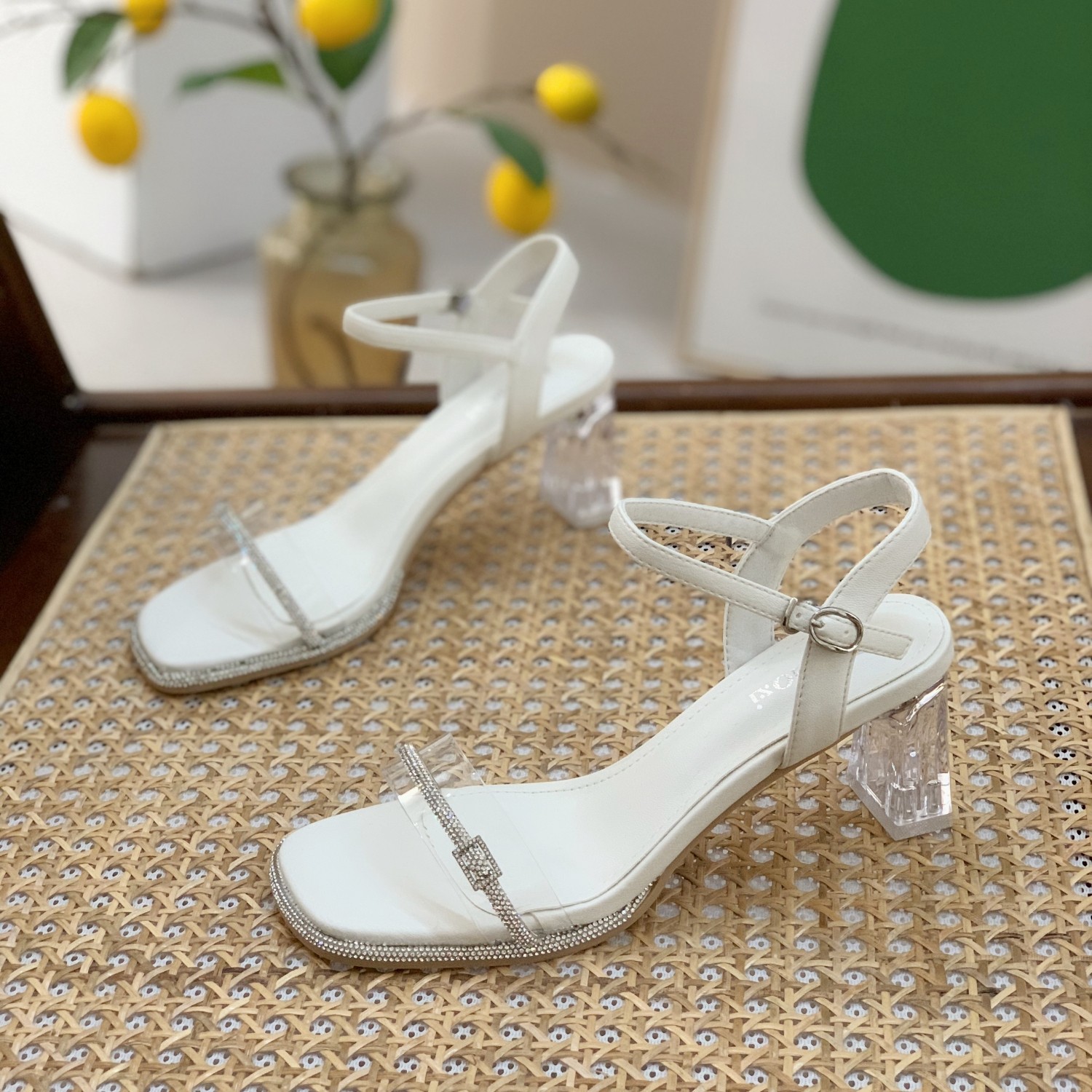 高跟凉鞋女2025新款夏季粗跟时尚一字带方头配裙子透明水晶跟凉鞋,女鞋,一字带凉鞋,淘宝优惠券,粉丝福利购,淘宝优惠卷