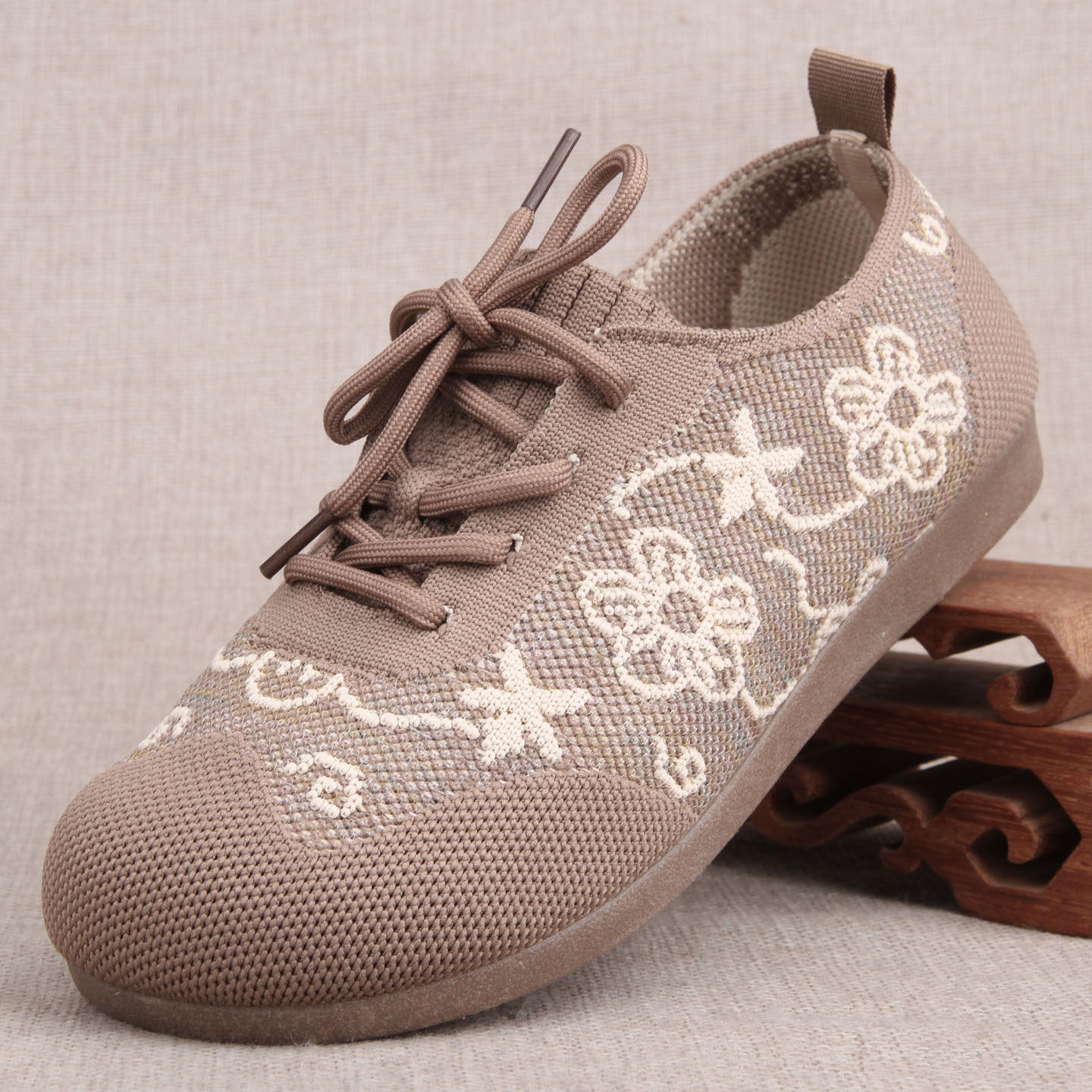 春季老北京布鞋女平底休闲鞋复古花朵妈妈鞋防滑软底舒适系带女鞋,女鞋,传统布鞋,淘宝优惠券,粉丝福利购,淘宝优惠卷