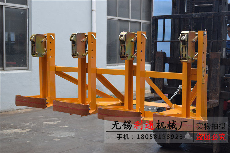 热销叉车重型四桶四鹰嘴油桶夹具DG2000A双桶夹抓钩吊卸桶抱桶器