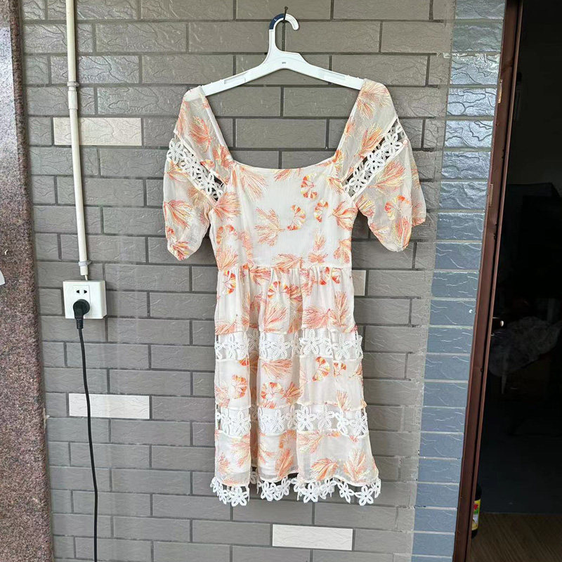 甜美名媛气质一字领露肩镂空连衣裙印花短裙海边度假裙女夏