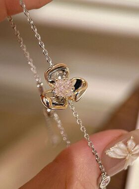 小红书同款棉花花朵手链女新款轻奢设计精致超闪花瓣锁骨链