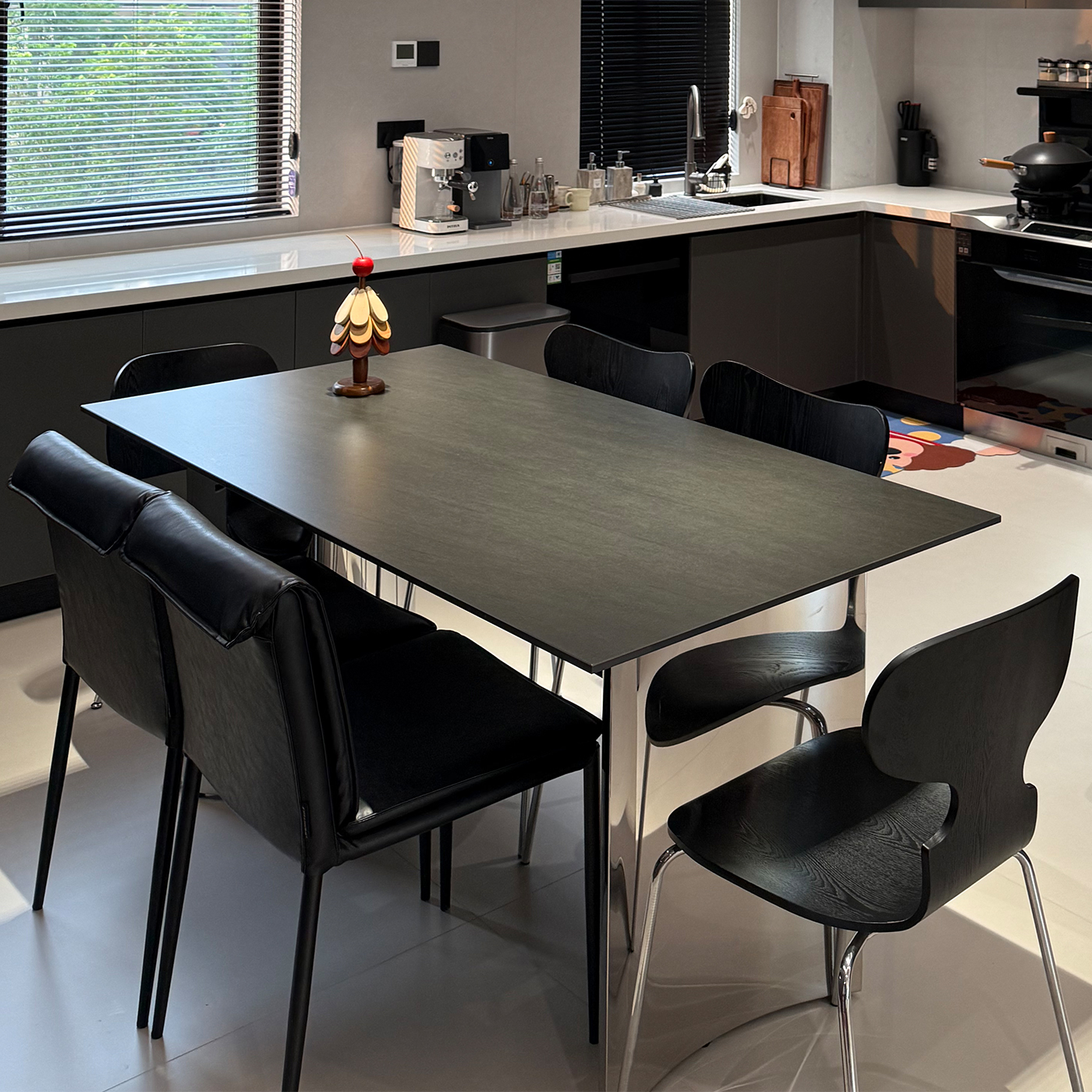 德利丰岩板餐桌佛山工厂直销