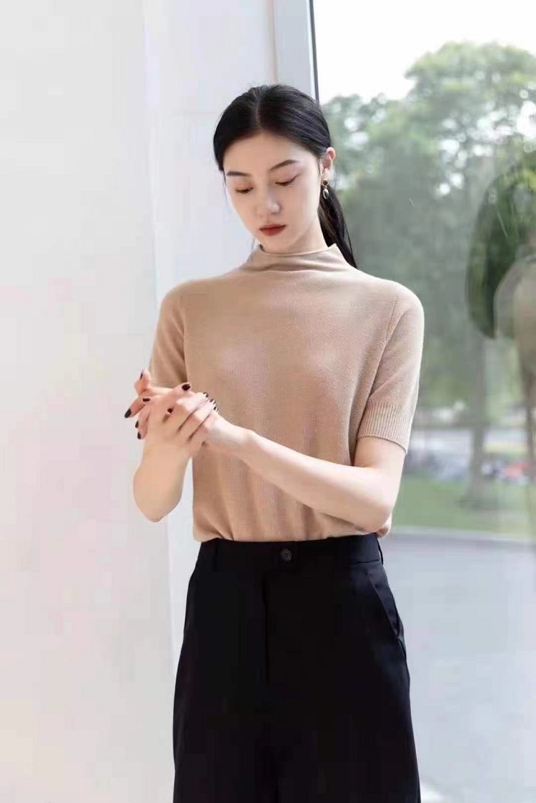 现货家丝羊绒燕麦色套衫