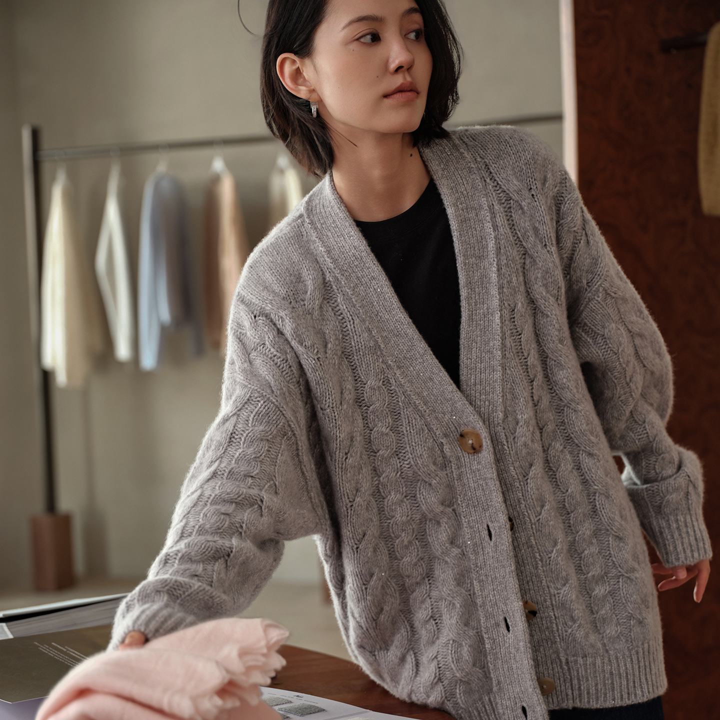100%纯山羊绒衫女款V领麻花加厚宽松针织开衫2025秋冬季新款毛衣