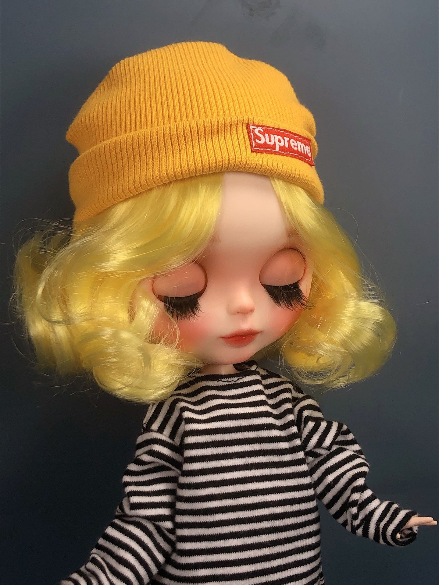 黄色卷发中分短发头皮 画淡妆不开嘴 配粉色闪眼皮 小布改娃定金