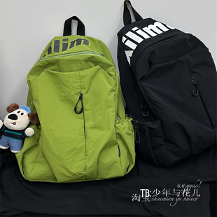 日本轻便防泼水书包女初中大容量高中大学生双肩背包运动户外
