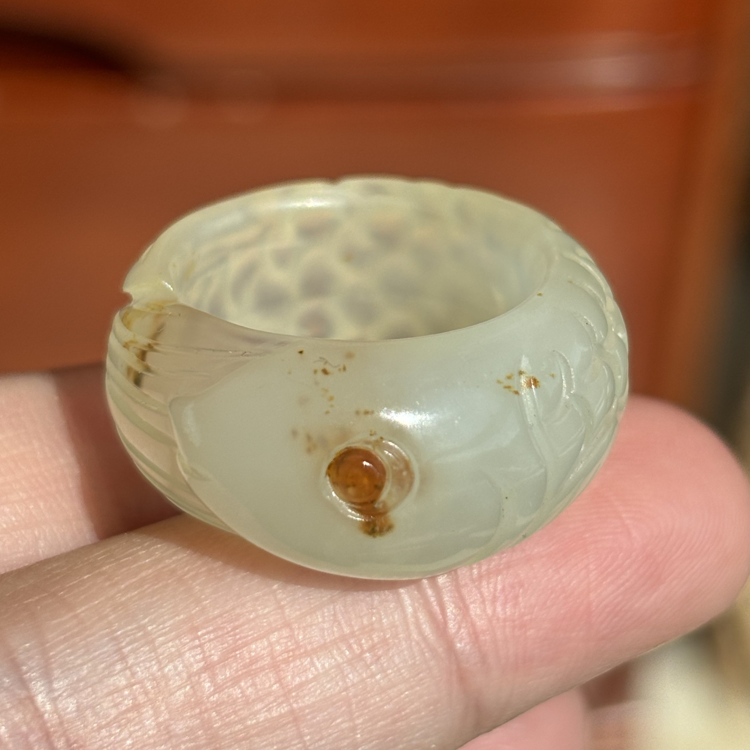 天然岫岩奶白俏色红眼睛金龙鱼扳指18.3口径正品包邮保真