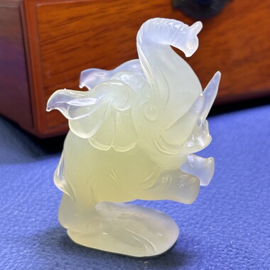 天然岫玉黄冰小象摆件手工雕刻走向成功43.9-65.9-20.0mm正品