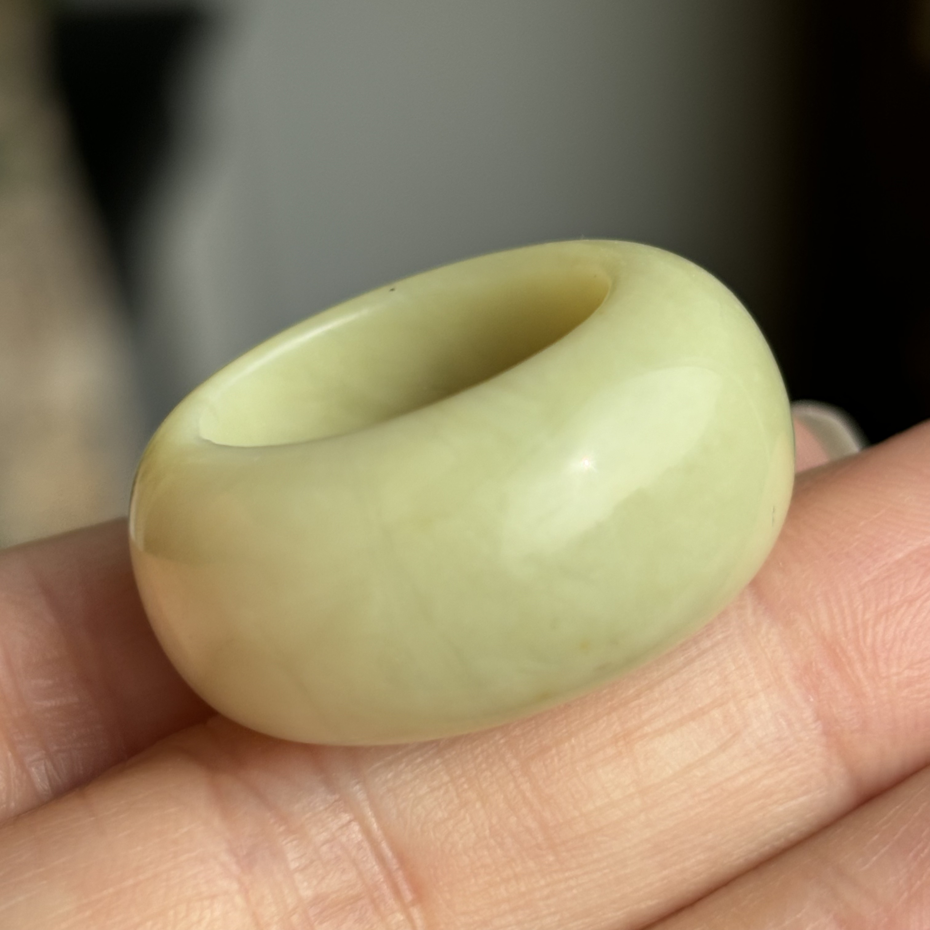 天然岫岩玉辽阳花绿扳指内径18.5-13.4-5.5mm正品包邮抱枕