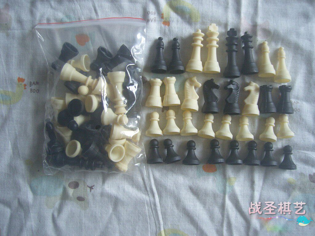 塑料空心国际象棋儿童黑白外国棋初学者学生国际象棋棋子配件32个