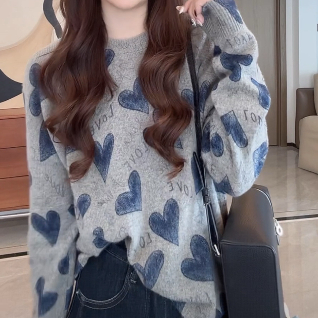 韩系爱心字母圆领长袖毛衣