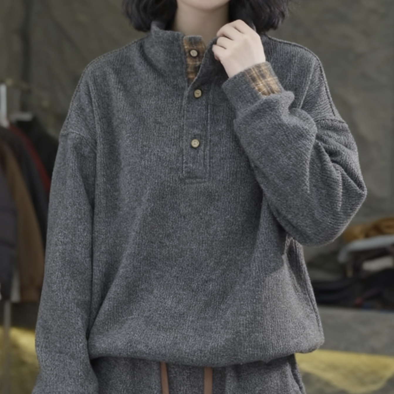 【送运费险】加绒纽扣立领卫衣女