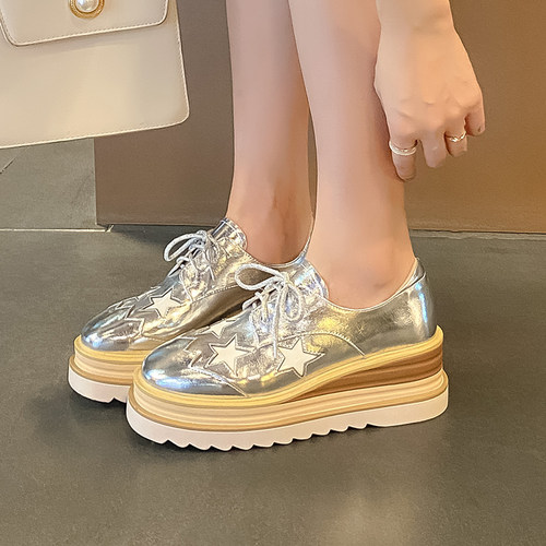 星星百搭坡跟单鞋圆头系带增高