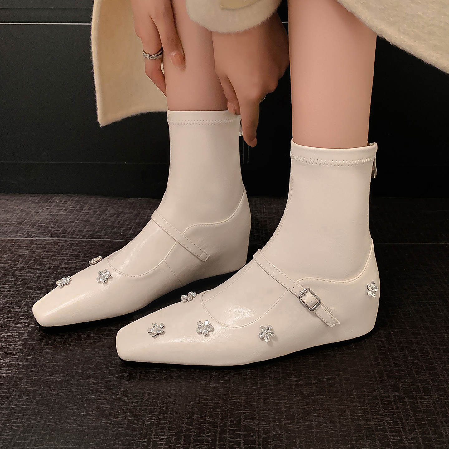 内增高水钻花朵短靴弹力瘦瘦靴