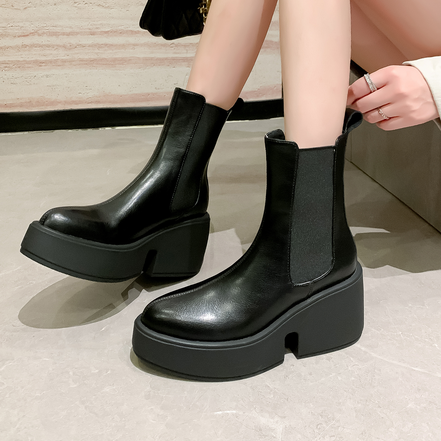 英伦风真皮短靴子百搭高跟烟筒靴