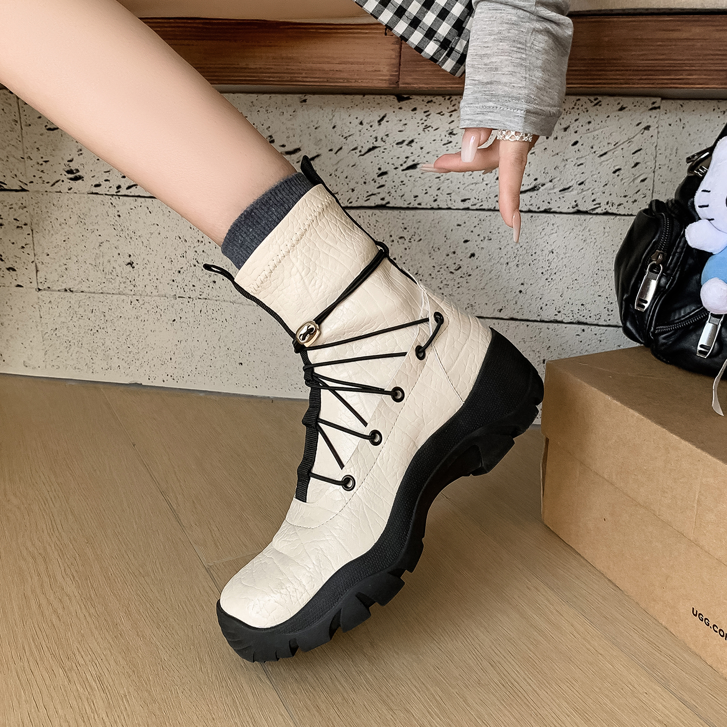 冬时尚运动风短靴休闲绑带马丁靴