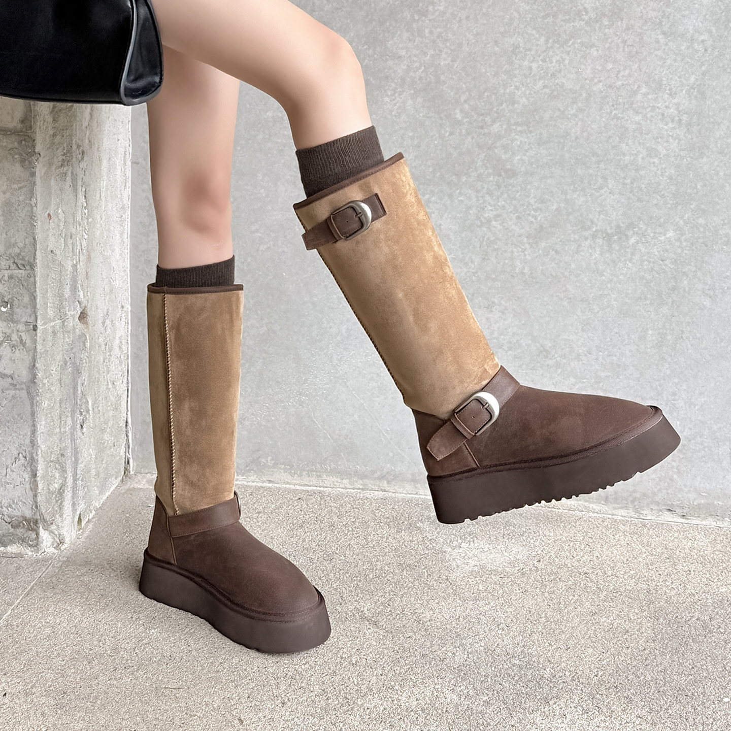 4cm厚底雪地靴女金属搭扣拼色