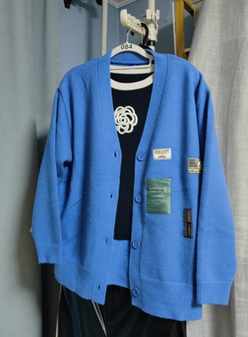 罗绮者84号天蓝毛衣V领卡通贴图蓝色毛衣女+黑色山茶花针织衫短袖