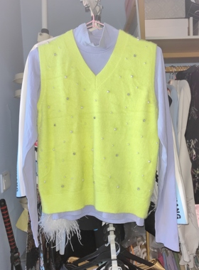 罗绮者淡蓝色长袖高领衫打底衫+黄绿色薄绒马甲钉珠钉钻套装