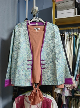 罗绮者66号新中式盘扣紫色系织锦外套女+瓦红色色宽圆领系带卫衣