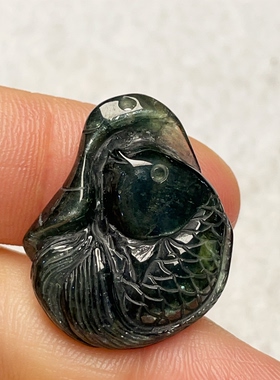 上新27.63ct天然蓝宝石莲年有鱼吊坠雕刻件20.6*24.6mm送礼自留款