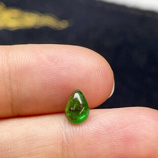 天然沙弗莱原石随形光泽好晶体通透颜色沃顿绿可做小滴溜吊坠0.76
