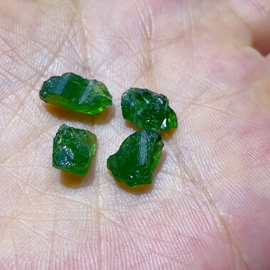 天然无优化一手四粒沙弗莱原石原切打磨属木属性宝石少女浪漫宝石