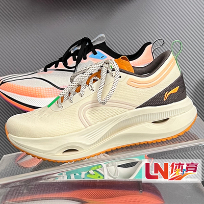 李宁女子跑鞋缓震保护