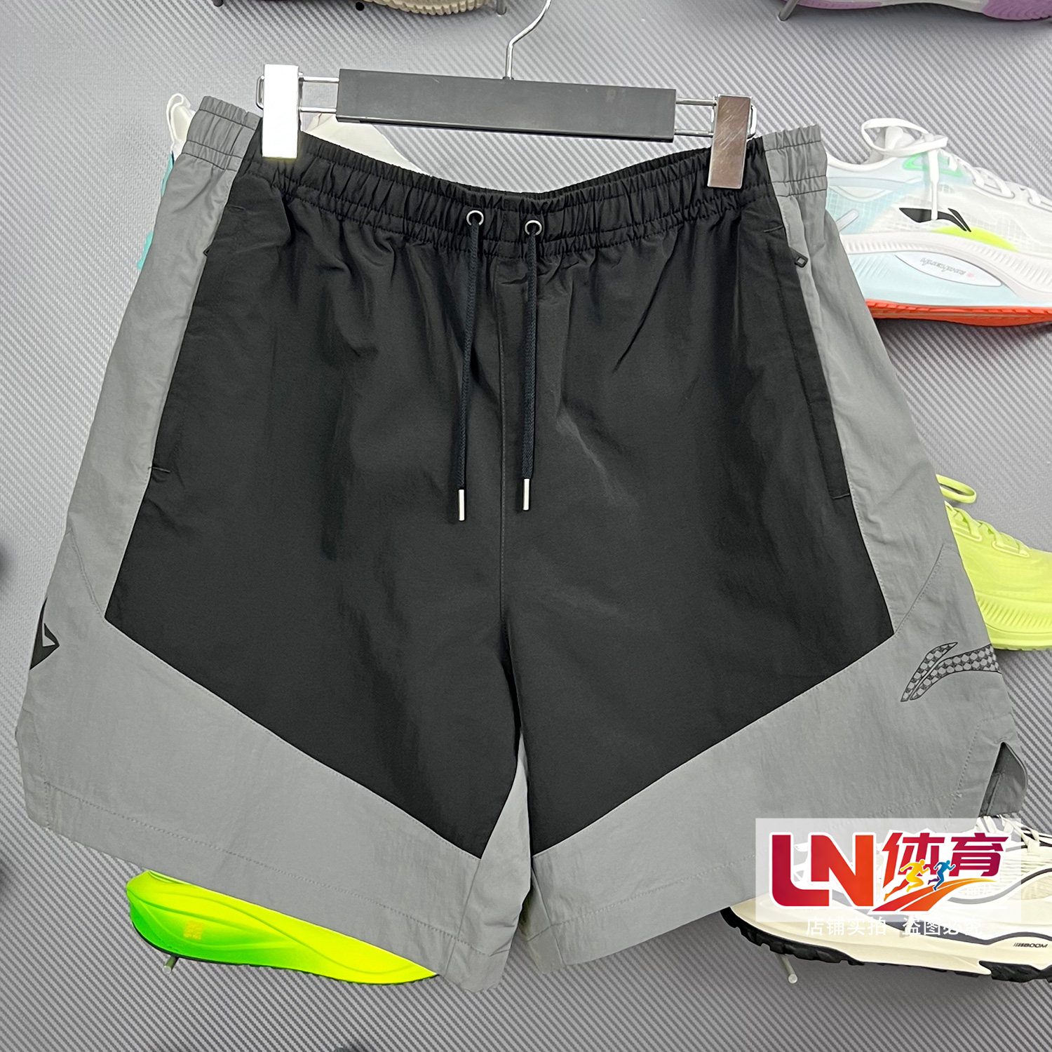 李宁短裤 2025夏季新品男子时尚潮流系列宽松休闲运动短裤AKSV393