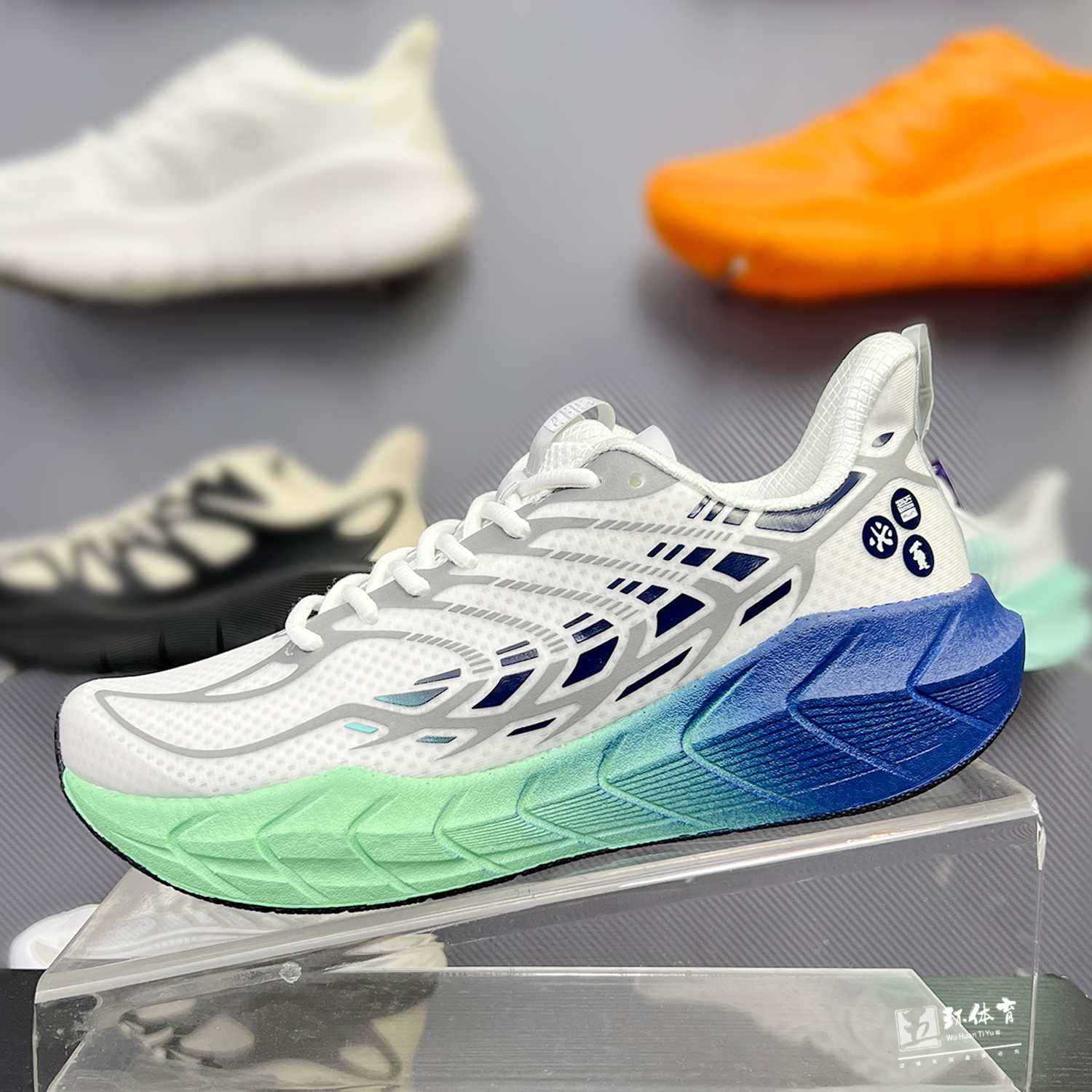 必迈男子跑步鞋透气缓震