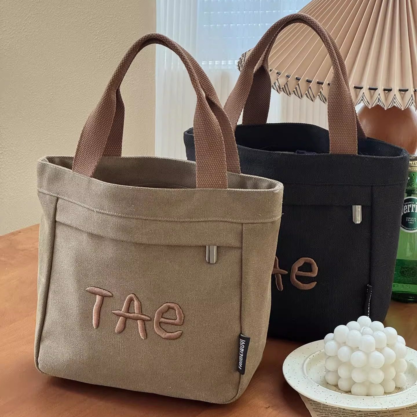 日韩简约立体字母刺绣通勤加厚帆布手提包文艺日常便携学生餐盒包