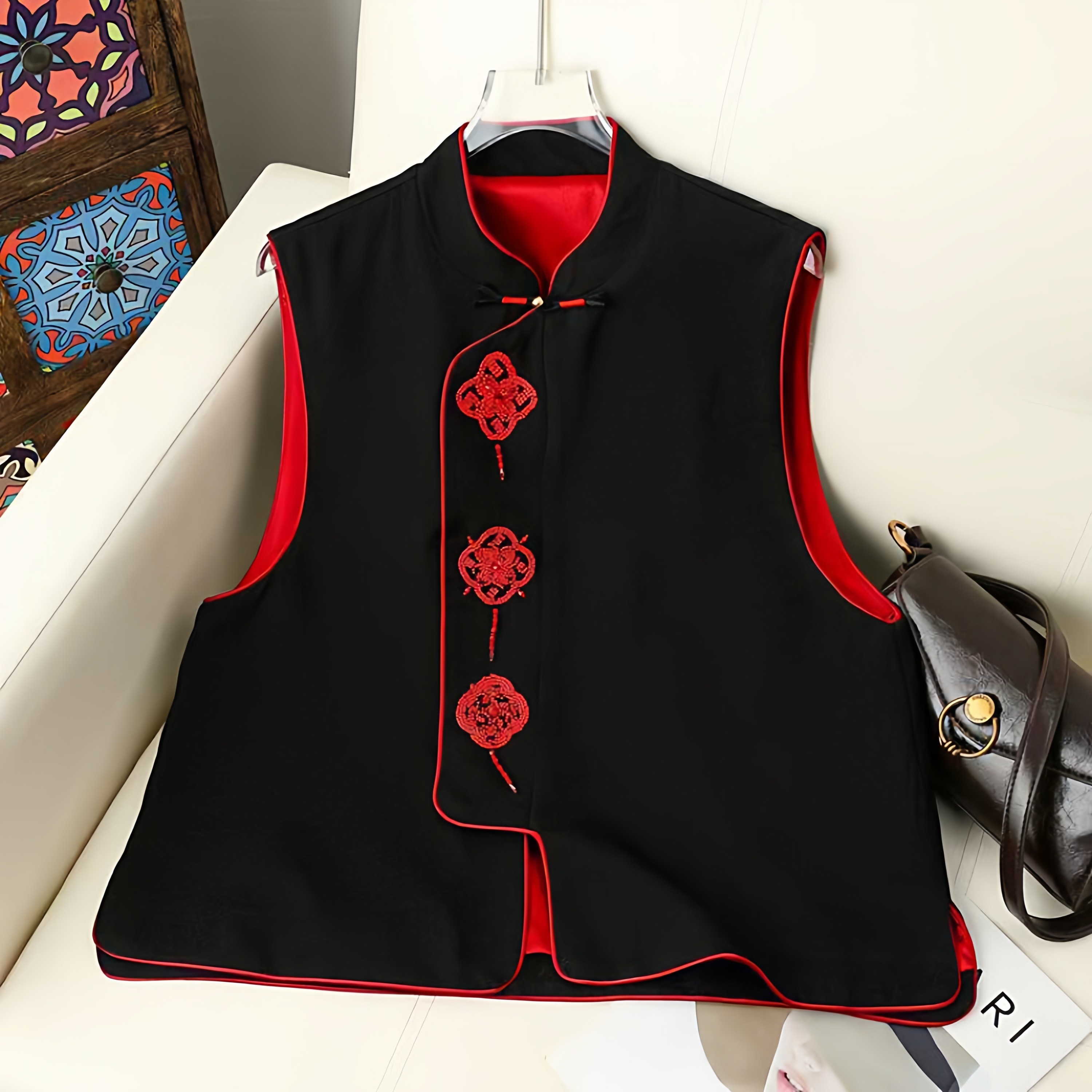 中式立领重工刺绣马甲女黑色盘扣国风背心马夹2026年春季外穿新款,女装/女士精品,马夹,淘宝优惠券,粉丝福利购,淘宝优惠卷