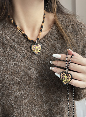 时髦洋气豹纹爱心吊坠甜酷风项链独特土星球嘻哈配饰长款毛衣链女