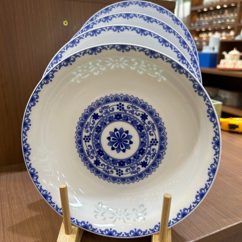 景德镇玲珑瓷盘中式陶瓷圆盘高温釉下彩青花缠枝莲餐具玲珑工艺