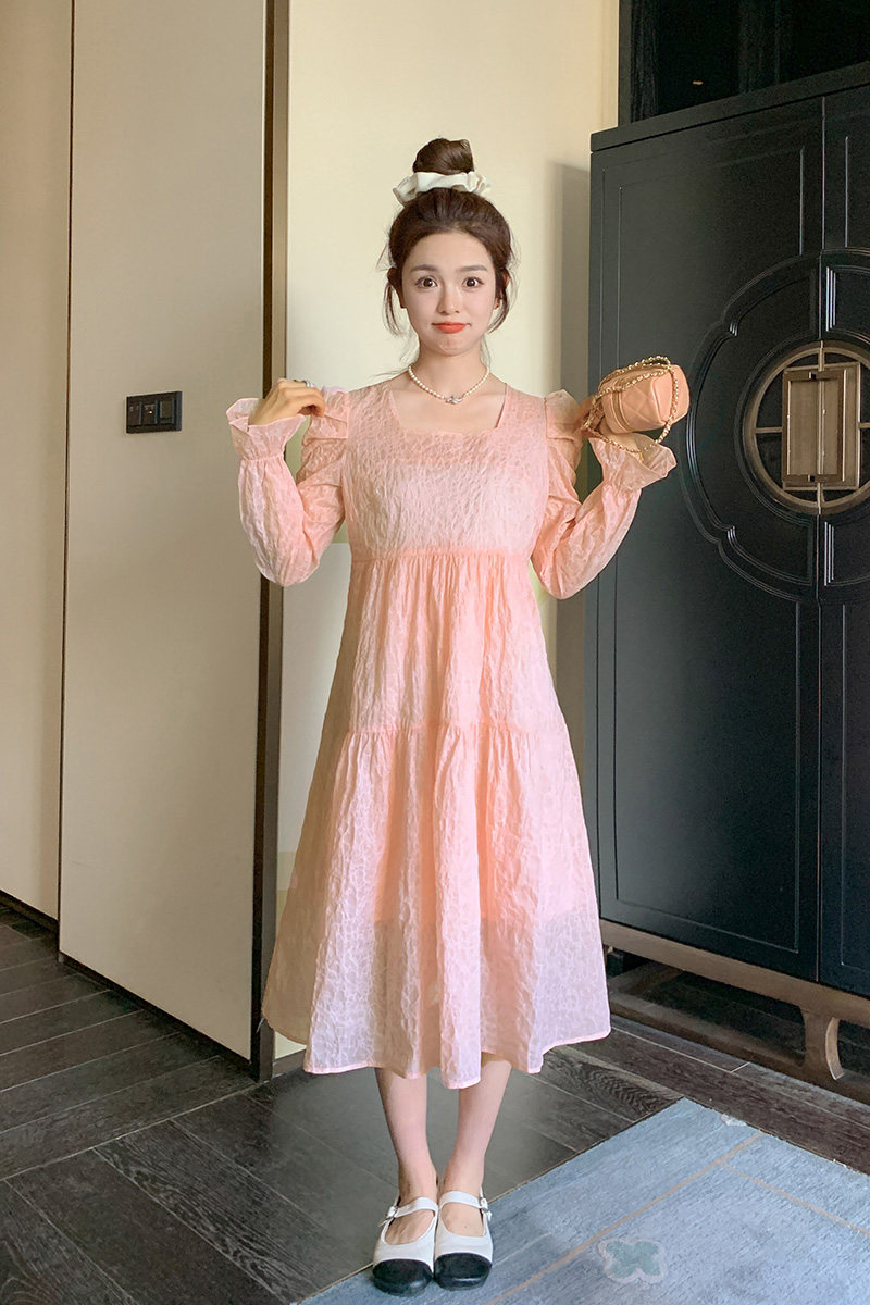 粉色长袖连衣裙女2025春秋新款泡泡纱温柔风方领收腰中长款A字裙,女装连衣裙,素依格格
