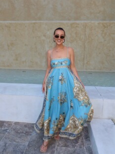 澳洲小众亚麻蓝色印花吊带大摆连衣裙2025新款度假休闲时尚连衣裙