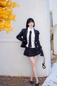 Aiyu轻奢小众双排金属扣收腰皮衣学院风秋冬百搭衬衫高腰半裙套装