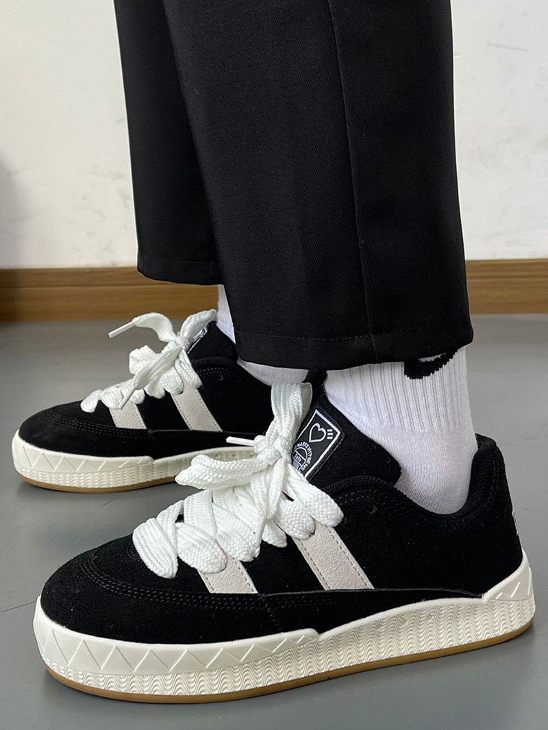 남성 스포츠 블랙 스니커즈 남성 겨울 학생 전국 트렌드 트렌드 다재다능한 두꺼운 밑창 고조 빵 신발